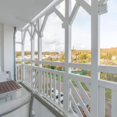 In Mit Hund Und Balkon * Sellin (Rugen)