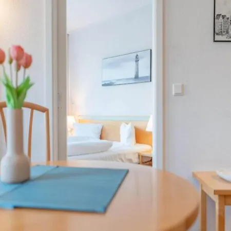 In Mit Hund Und Balkon Sellin (Rugen)