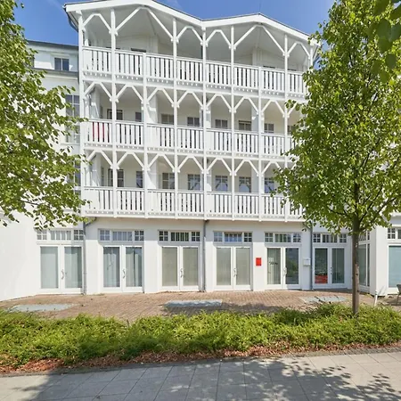 In Mit Hund Und Balkon Sellin (Rugen)